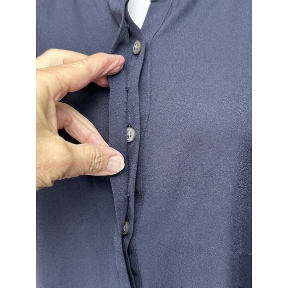Lands' End Women's 24W Navy Blue 100% Polyester Short Sleeves Hidden Buttons - Picture 3 of 16